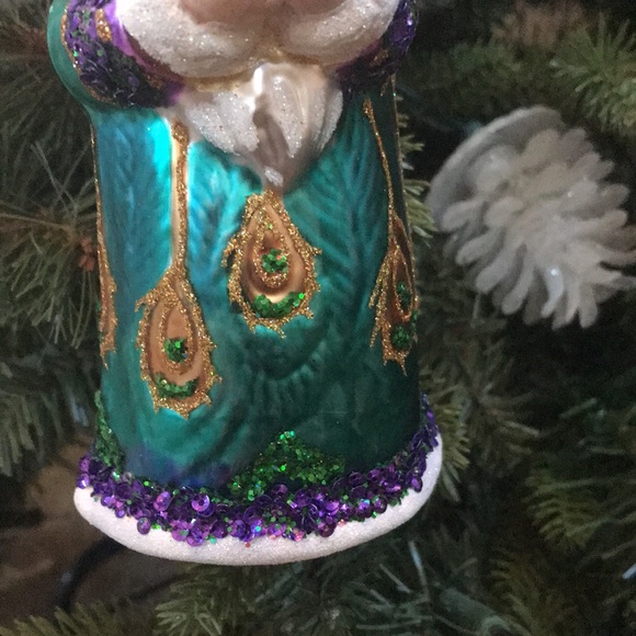 Frontgate Santa peacock holding a butterfly - Picture 5 of 10